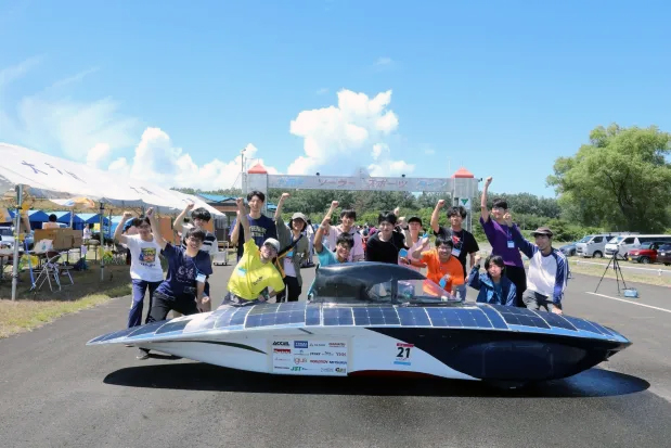 名古屋工業大学ソーラーカー部のメンバー