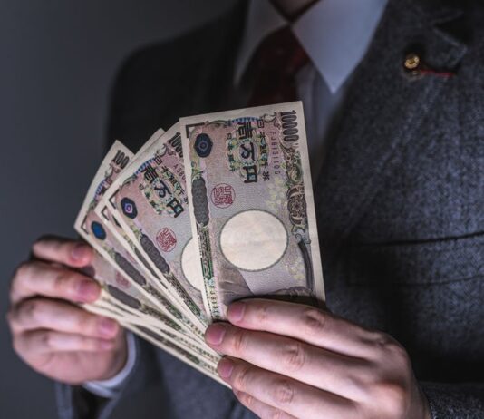 河村たかし名古屋市長は「月給50万だからメダルをかじっても仕方ない」のか | 情報戦の裏側 | ダイヤモンド・オンライン